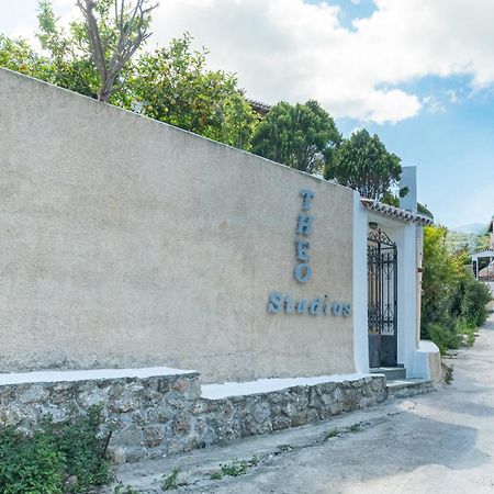 Theo Studios & Apartments Spetses Town Luaran gambar