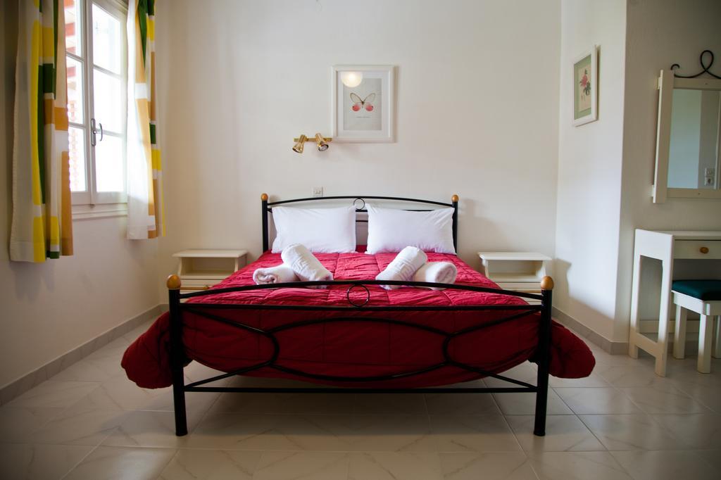 Theo Studios & Apartments Spetses Town Bilik gambar