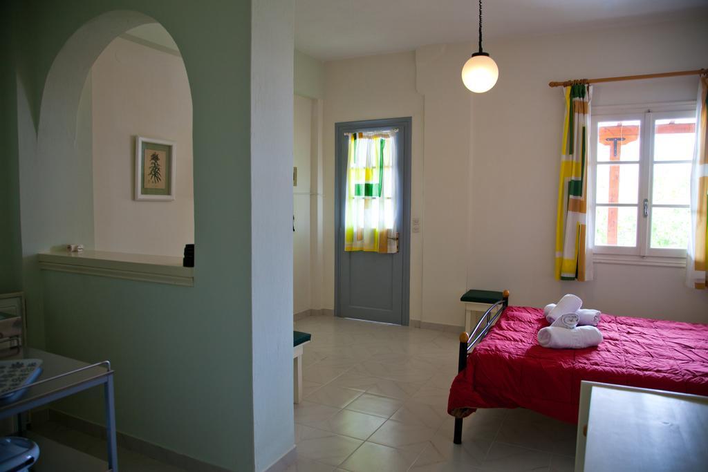 Theo Studios & Apartments Spetses Town Bilik gambar