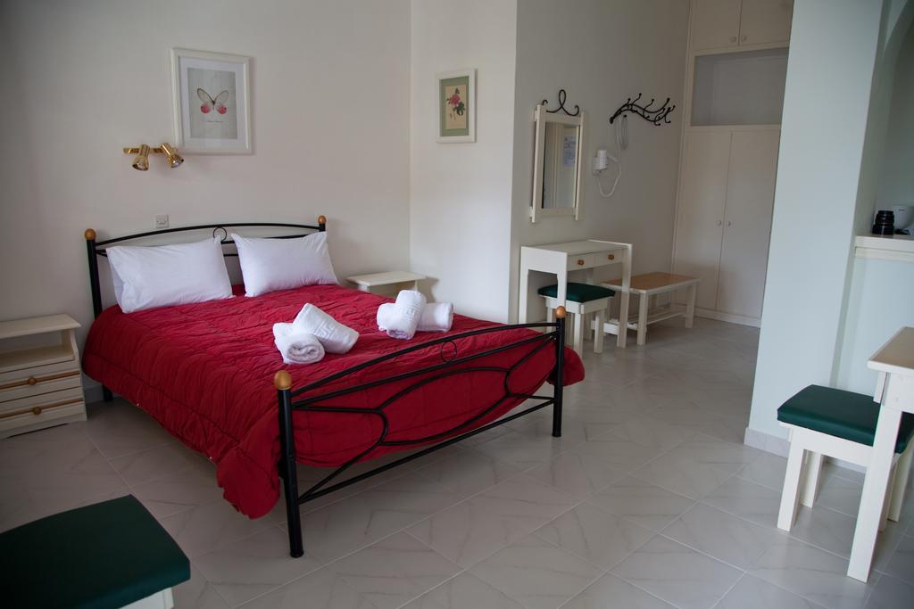 Theo Studios & Apartments Spetses Town Luaran gambar