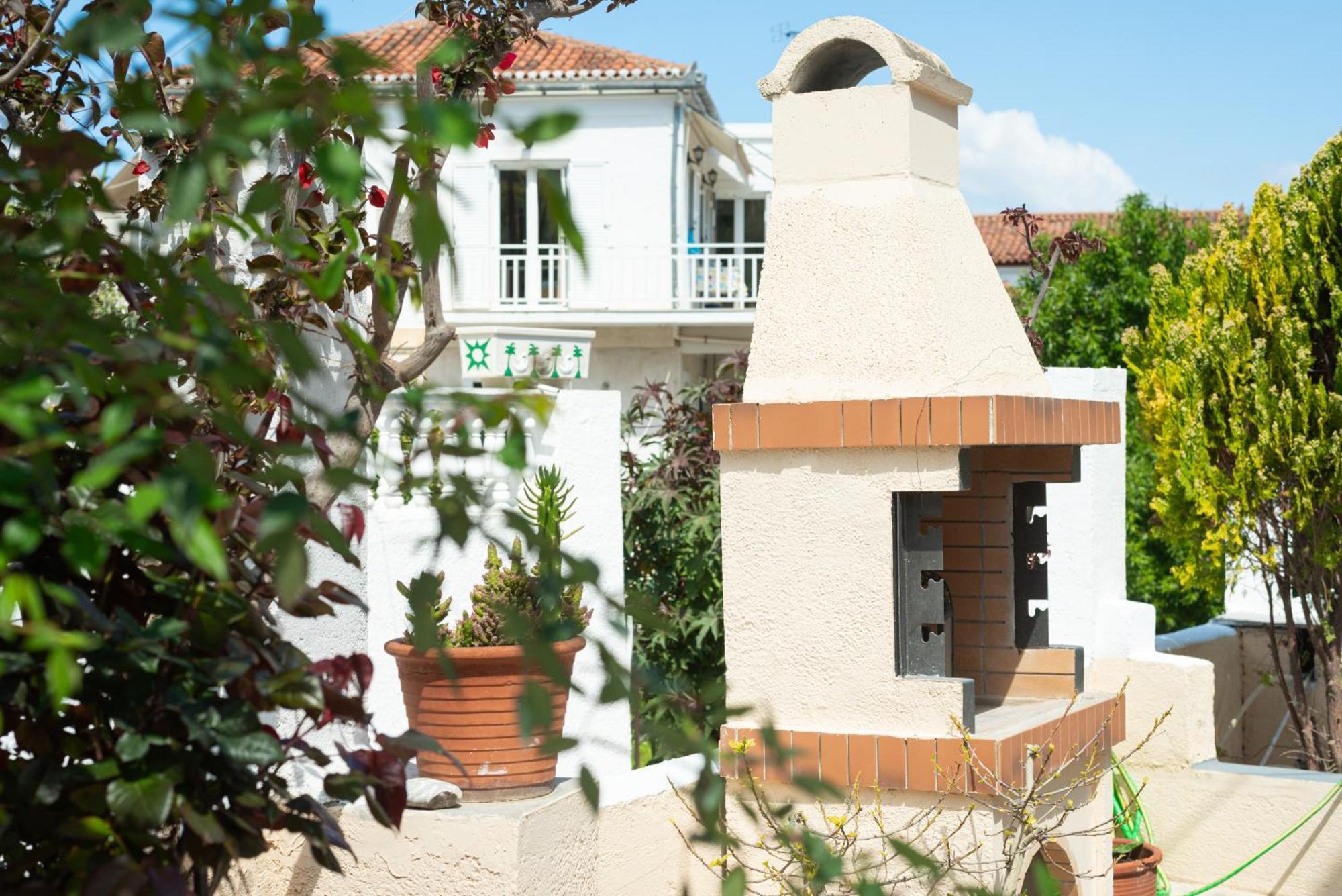 Theo Studios & Apartments Spetses Town Luaran gambar