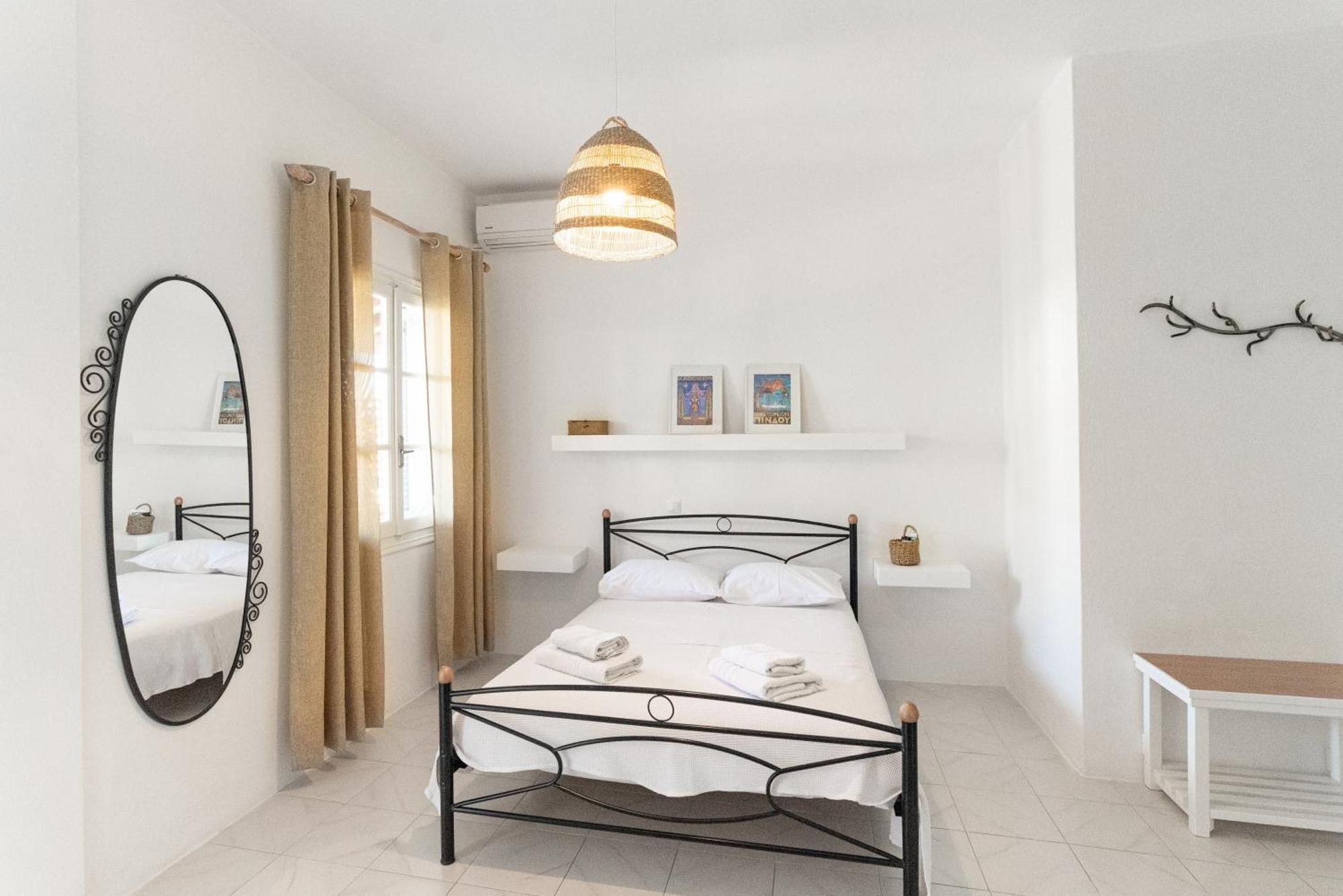 Theo Studios & Apartments Spetses Town Luaran gambar