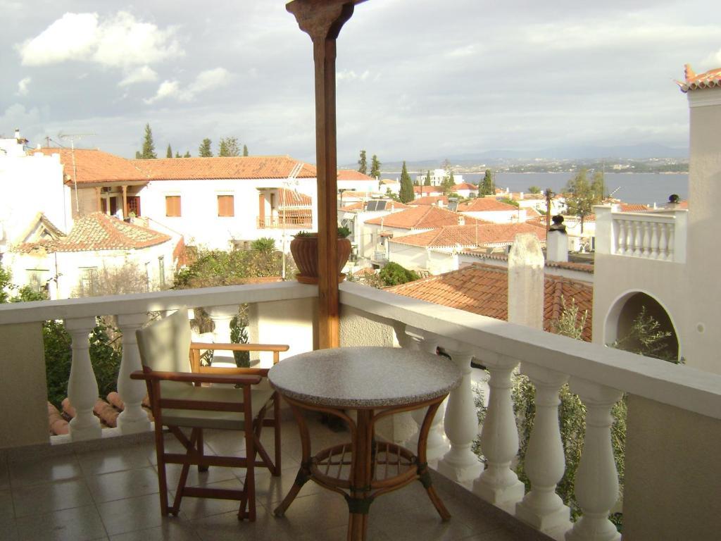 Theo Studios & Apartments Spetses Town Bilik gambar