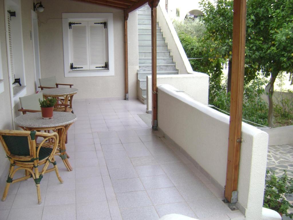 Theo Studios & Apartments Spetses Town Bilik gambar