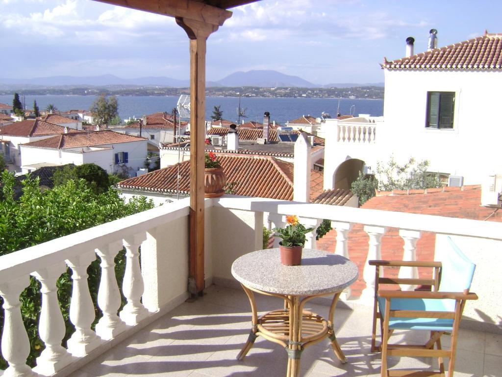 Theo Studios & Apartments Spetses Town Bilik gambar