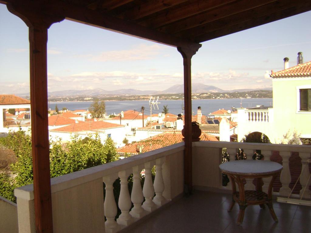 Theo Studios & Apartments Spetses Town Luaran gambar