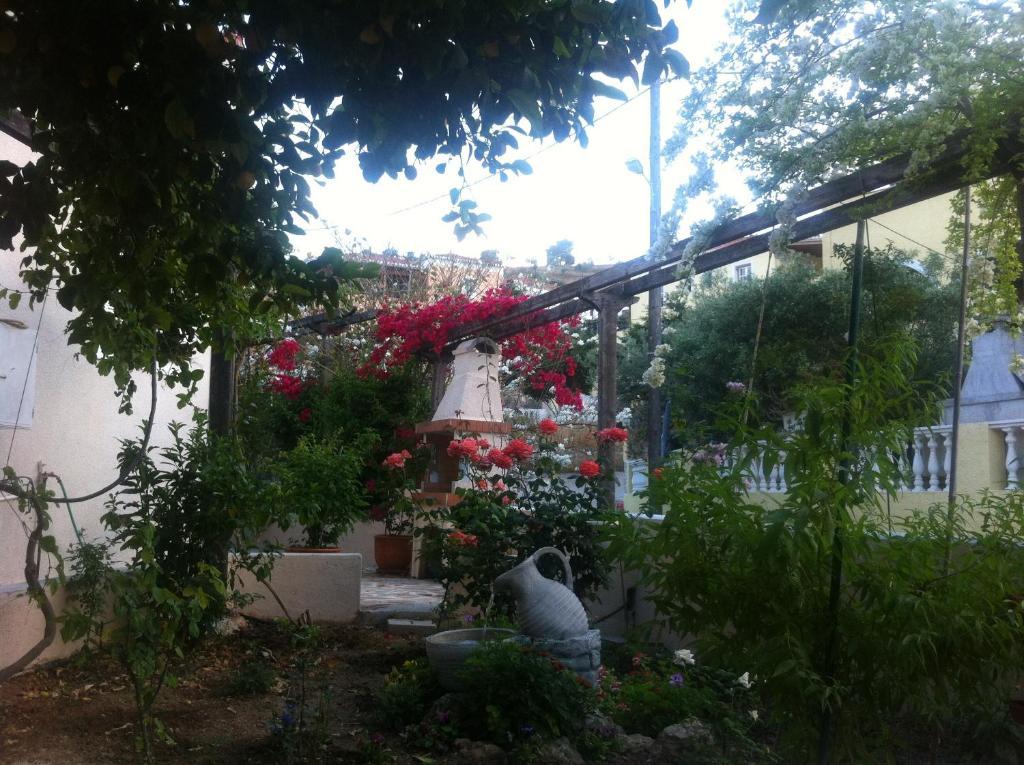Theo Studios & Apartments Spetses Town Luaran gambar