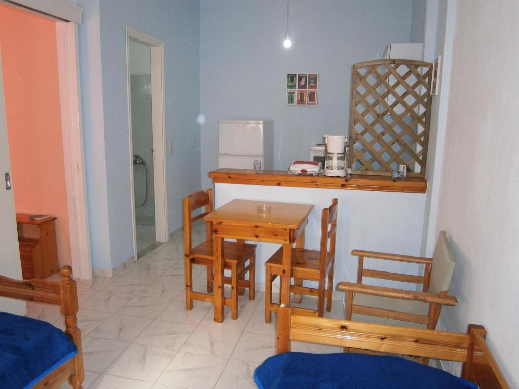 Theo Studios & Apartments Spetses Town Bilik gambar