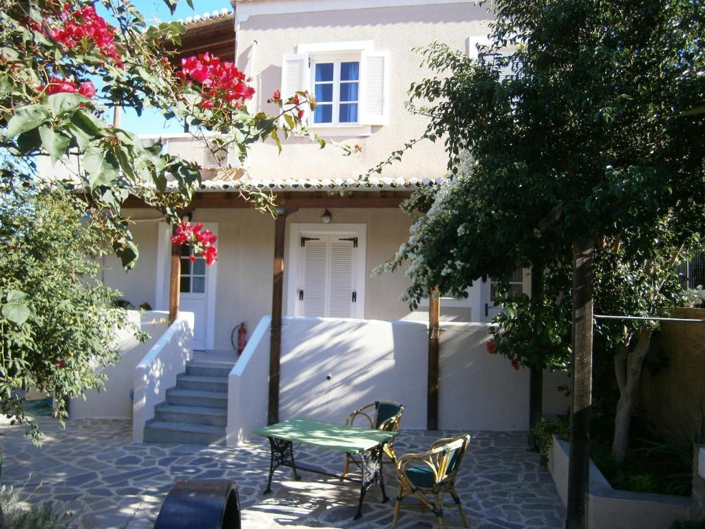 Theo Studios & Apartments Spetses Town Luaran gambar