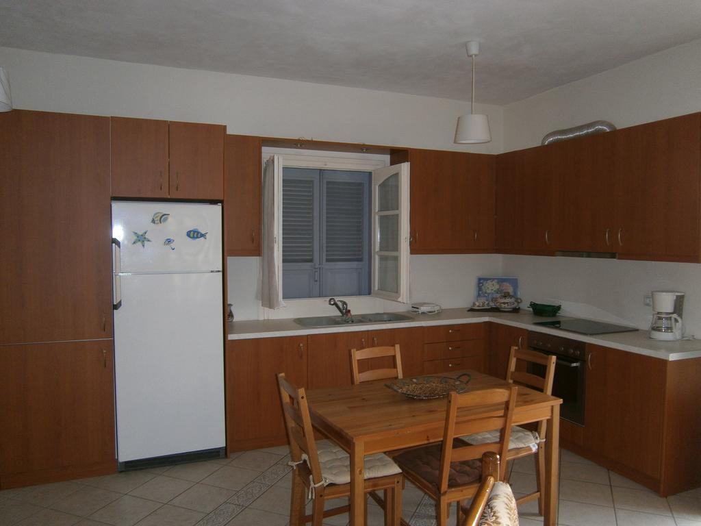 Theo Studios & Apartments Spetses Town Bilik gambar