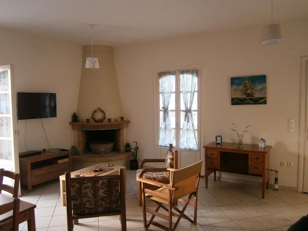 Theo Studios & Apartments Spetses Town Bilik gambar