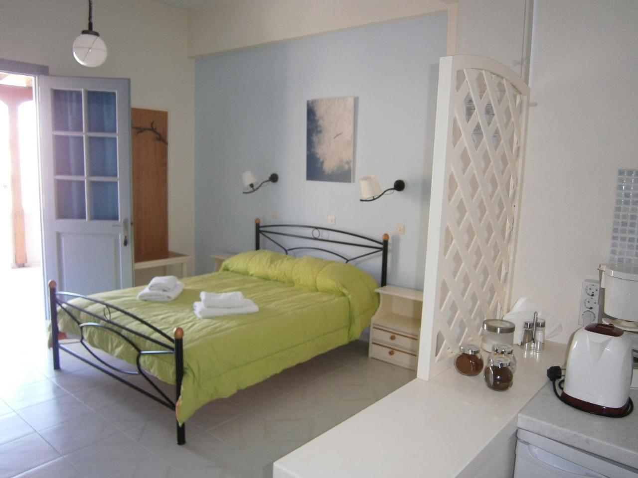 Theo Studios & Apartments Spetses Town Luaran gambar